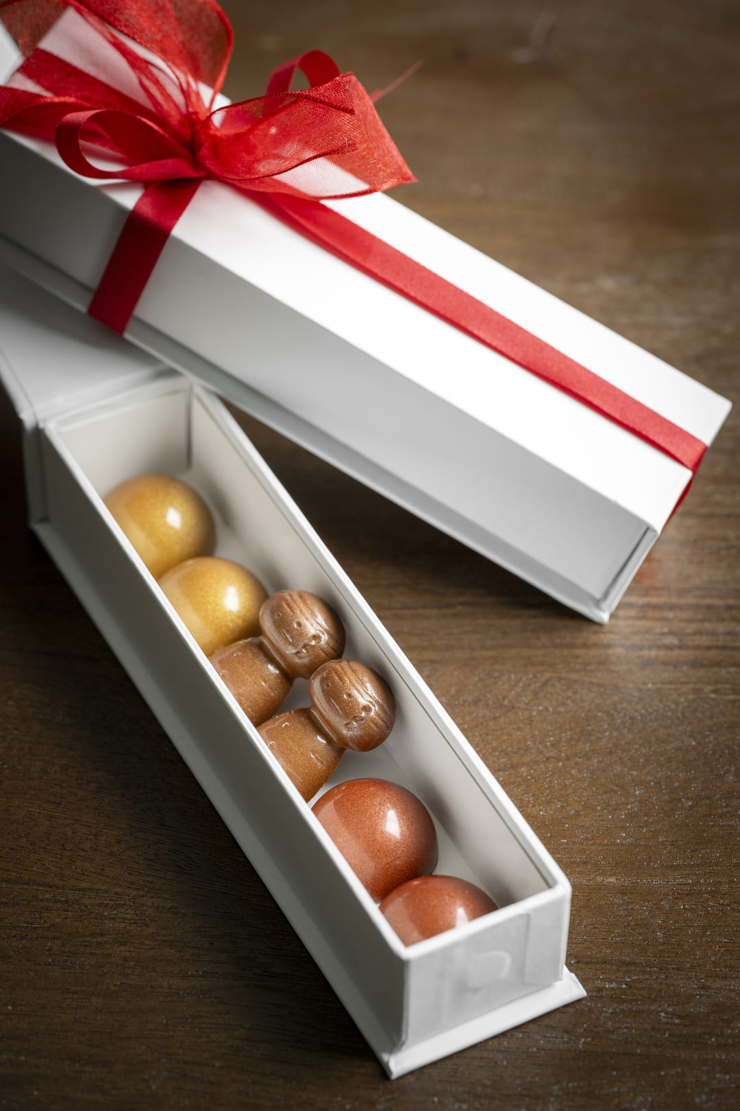 Luxe geschenkdoos met artisanale pralines van Vinspiré